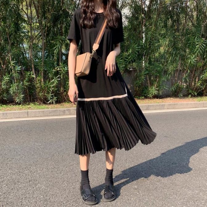 プリーツスカートのワンピース