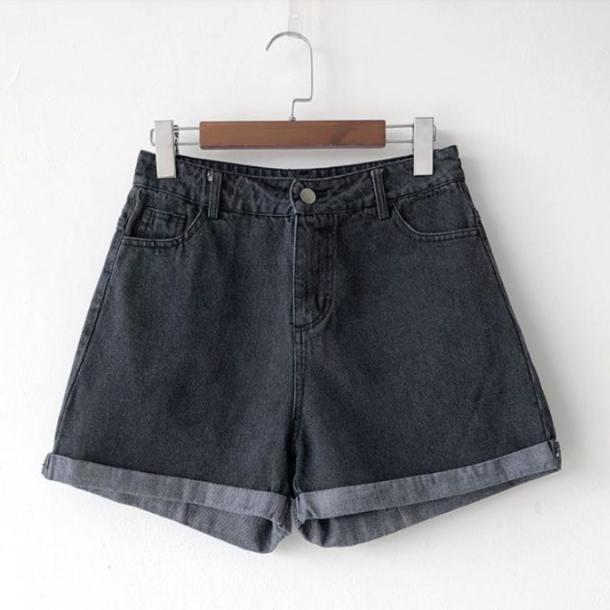 デニムのショートパンツ