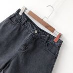 デニムのショートパンツ