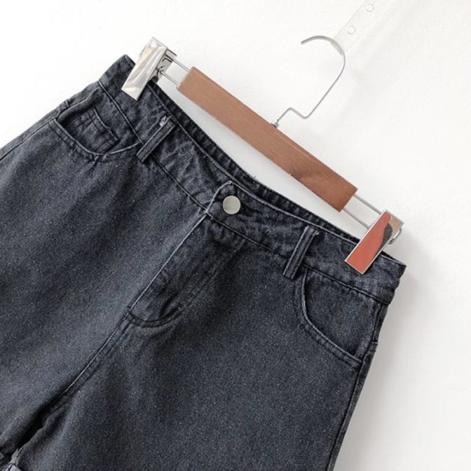 デニムのショートパンツ