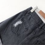 デニムのショートパンツ