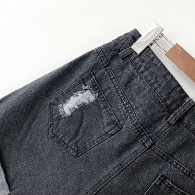 デニムのショートパンツ