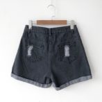 デニムのショートパンツ