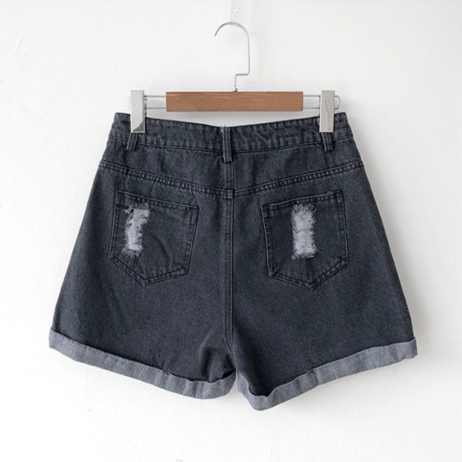 デニムのショートパンツ