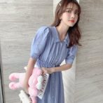 夏物のワンピースを着た女性