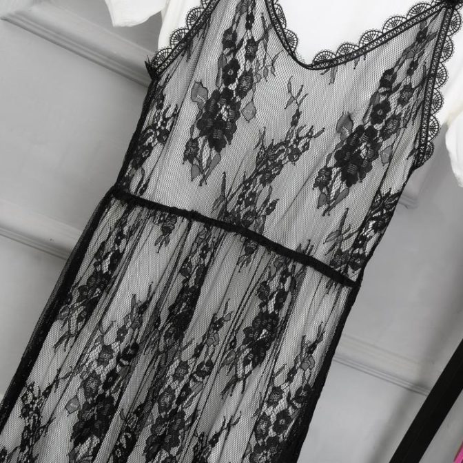 レディースのレースのワンピース