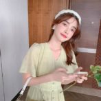 夏物のワンピースを着た女性