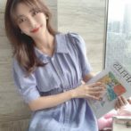 夏物のワンピースを着た女性