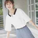 夏物のトップスを着た女性