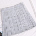 チェック柄のショート丈スカート