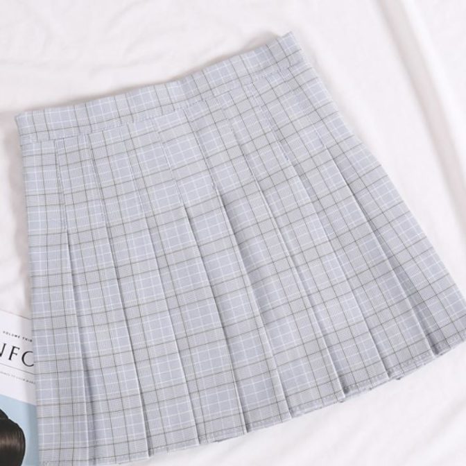 チェック柄のショート丈スカート