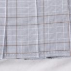 チェック柄のショート丈スカート