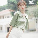 レディースの夏用ブラウスを着た女性