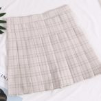 チェック柄のショート丈スカート