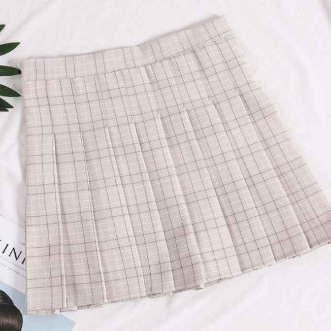 チェック柄のショート丈スカート