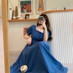 夏物のワンピースを着た女性