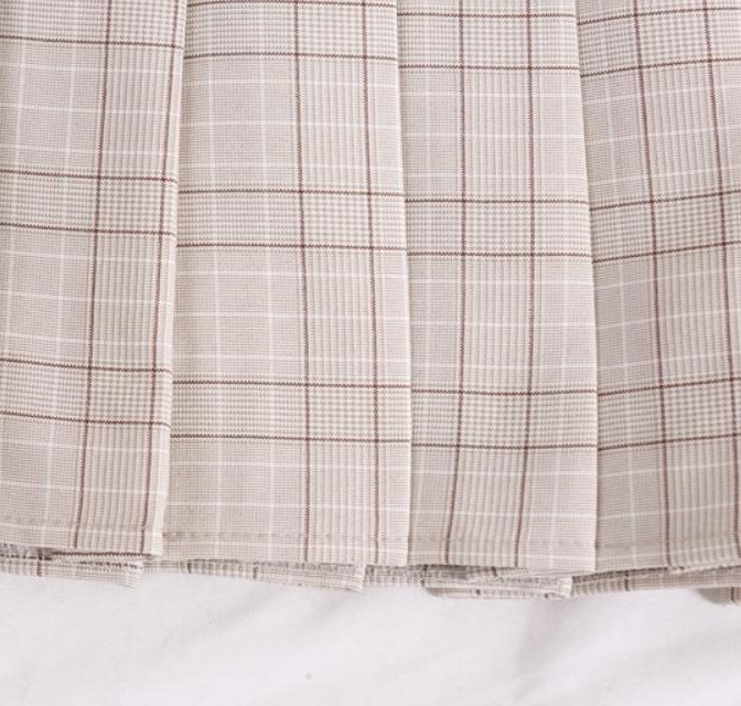 チェック柄のショート丈スカート