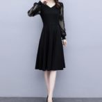 秋物のレディース長袖ワンピース