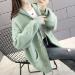 秋・冬用のレディース長袖パーカー