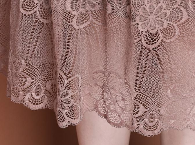 秋用レディースワンピースの裾