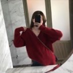 秋・冬用のセーターを着た女性