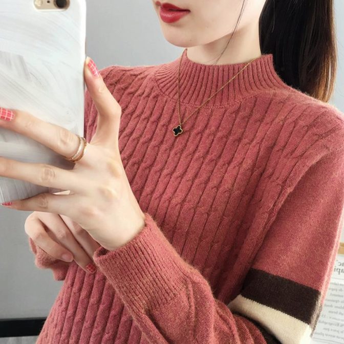 秋・冬用のセーターを着た女性