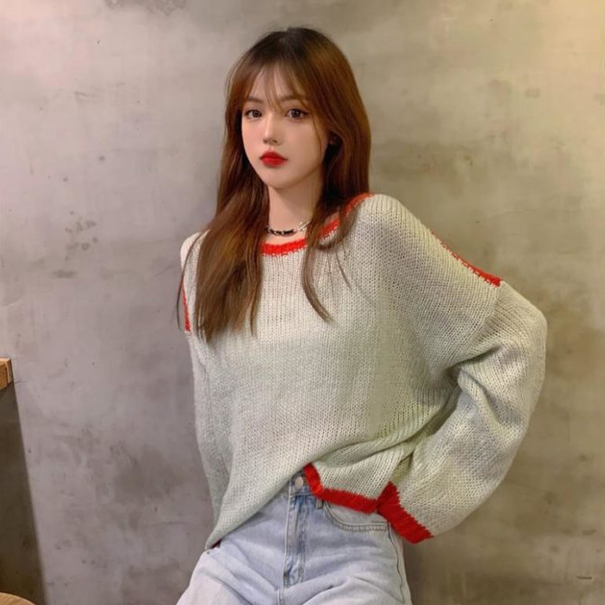 秋用のセーターを着た女性