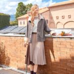 ジャケットとプリーツスカート