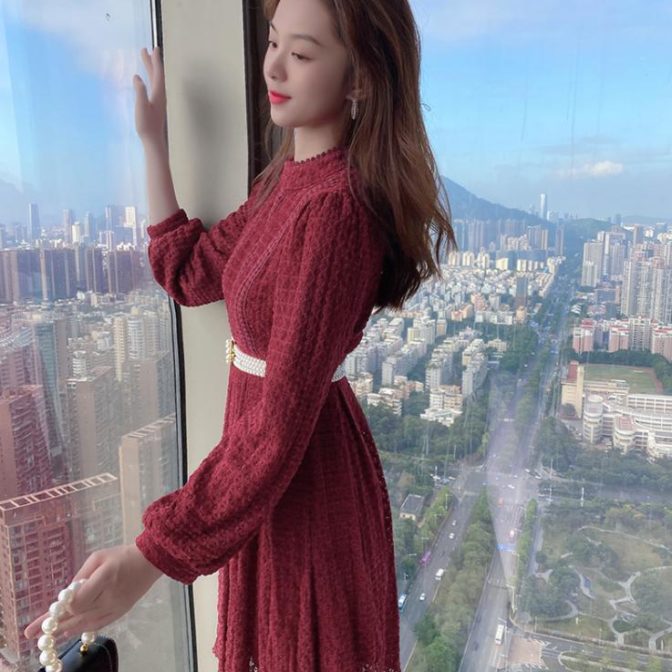 ワンピースを着た女性