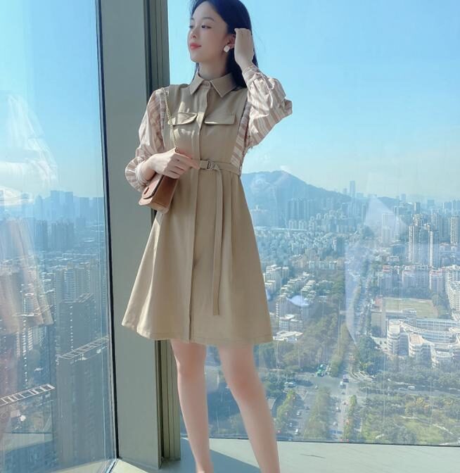 春物のワンピースを着た女性