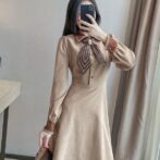 春物のワンピースを着た女性