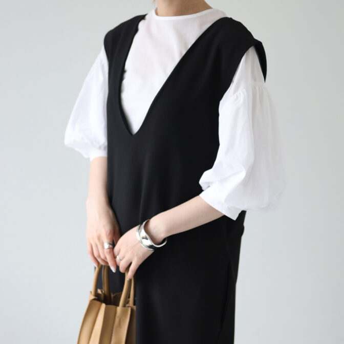 レイヤードスタイルを楽しめるオトナ可愛いワンピース