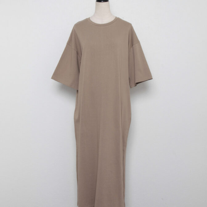 レディースのバックスリットロングワンピース