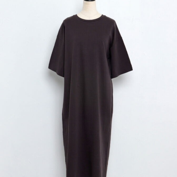 レディースのバックスリットロングワンピース