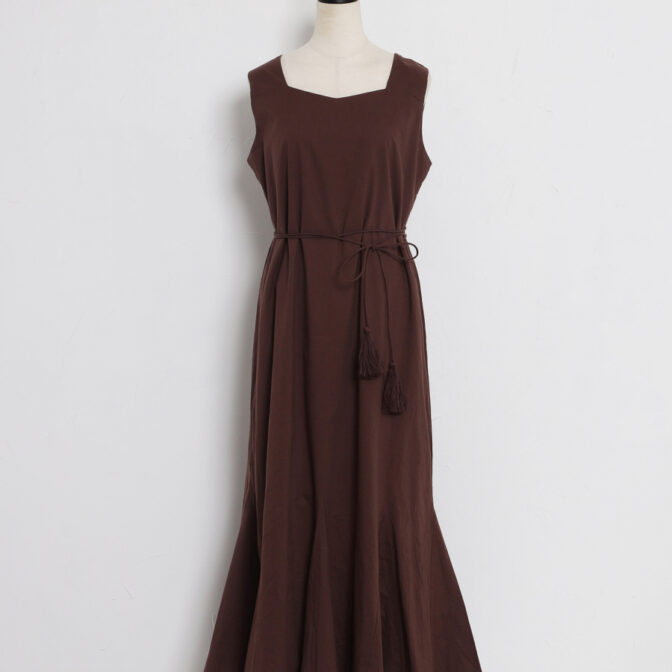 裾フレアノースリワンピース